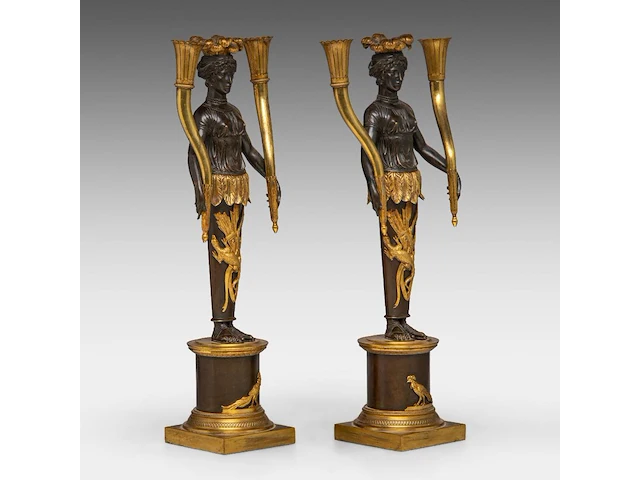 A pair of empire gilt and patinated bronze figural candlesticks with an allegory of america 42 cm. (16.53 in.) - afbeelding 6 van  6