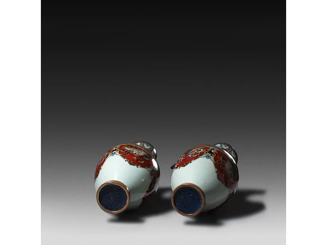 A pair of fine cloisonné enameled vases, 19th/20thc, h 30,5 cm - afbeelding 3 van  3