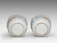 A pair of french earthenware vases decorated with a polychrome coat of arms, probably moustier, 18thc 16.5 cm. (6 1/2 in.) - afbeelding 6 van  6