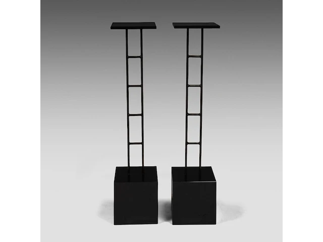 A pair of granite and metal pedestals 134 cm. (52.75 in.) - afbeelding 5 van  5