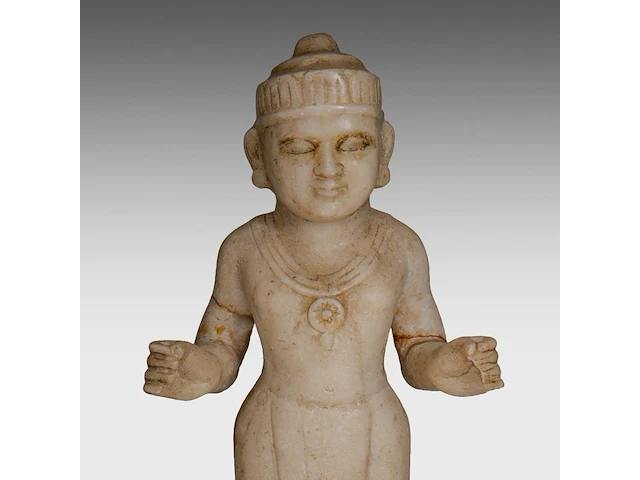 A pair of indian carved marble figures of hindu/jain deities, 19thc, h 39 cm - afbeelding 7 van  8