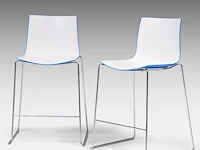 A pair of italian design catifa bar stools by arper 99 x 59 x 52 cm. (38.97 x 23.23 x 20.46 in.)