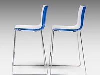 A pair of italian design catifa bar stools by arper 99 x 59 x 52 cm. (38.97 x 23.23 x 20.46 in.) - afbeelding 3 van  9