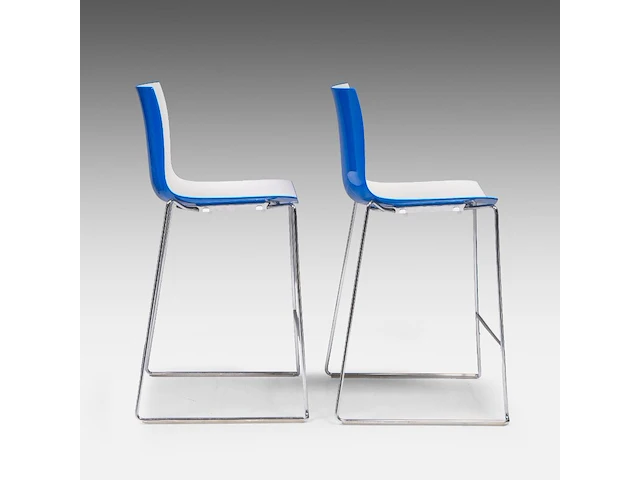 A pair of italian design catifa bar stools by arper 99 x 59 x 52 cm. (38.97 x 23.23 x 20.46 in.) - afbeelding 5 van  9