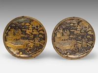 A pair of japanese bronze decorative plates with gold and silver relief decor of children playing with goldfish, meiji period (1868-1912), ø 25 cm