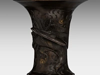 A pair of japanese 'dragon and phoenix' bronze vases with gilt details, meiji period, h 56 cm - afbeelding 2 van  10