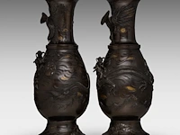 A pair of japanese 'dragon and phoenix' bronze vases with gilt details, meiji period, h 56 cm - afbeelding 3 van  10