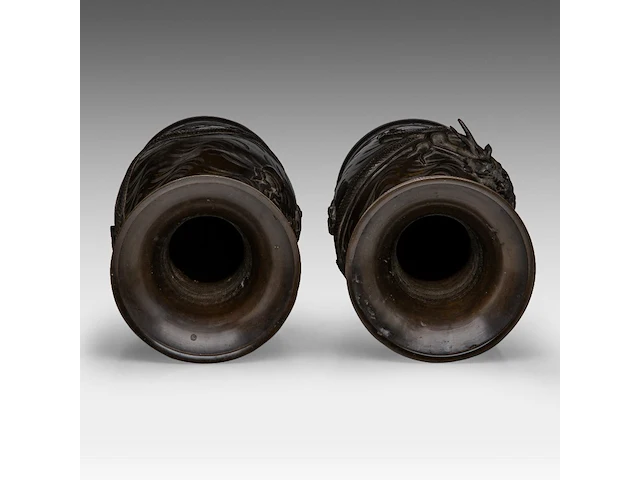 A pair of japanese 'dragon and phoenix' bronze vases with gilt details, meiji period, h 56 cm - afbeelding 6 van  10