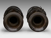 A pair of japanese 'dragon and phoenix' bronze vases with gilt details, meiji period, h 56 cm - afbeelding 6 van  10