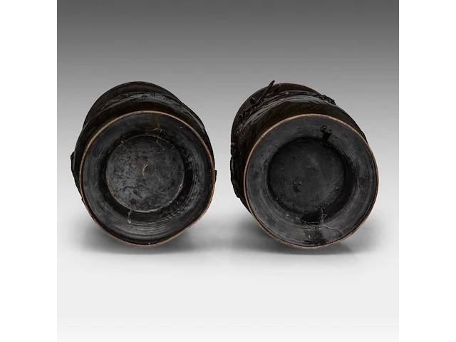 A pair of japanese 'dragon and phoenix' bronze vases with gilt details, meiji period, h 56 cm - afbeelding 7 van  10