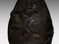 A pair of japanese 'dragon and phoenix' bronze vases with gilt details, meiji period, h 56 cm - afbeelding 8 van  10