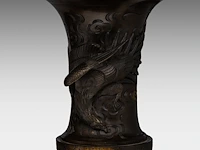A pair of japanese 'dragon and phoenix' bronze vases with gilt details, meiji period, h 56 cm - afbeelding 10 van  10