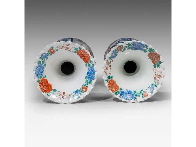 A pair of japanese imari vases, late meiji, h 93 cm - afbeelding 5 van  6