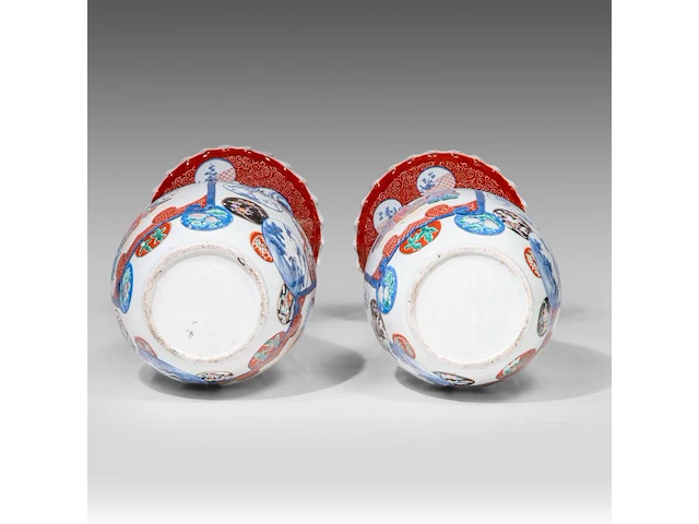 A pair of japanese imari vases, late meiji, h 93 cm - afbeelding 6 van  6
