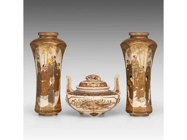A pair of japanese satsuma ware 'sages in a bamboo grove' vases and a handled censer and lid, both marked, meiji, h 25,5 cm (vases)/ h 13 - l 16,5 cm (censer) - afbeelding 1 van  8