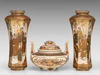 A pair of japanese satsuma ware 'sages in a bamboo grove' vases and a handled censer and lid, both marked, meiji, h 25,5 cm (vases)/ h 13 - l 16,5 cm (censer)