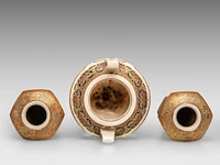 A pair of japanese satsuma ware 'sages in a bamboo grove' vases and a handled censer and lid, both marked, meiji, h 25,5 cm (vases)/ h 13 - l 16,5 cm (censer) - afbeelding 5 van  8