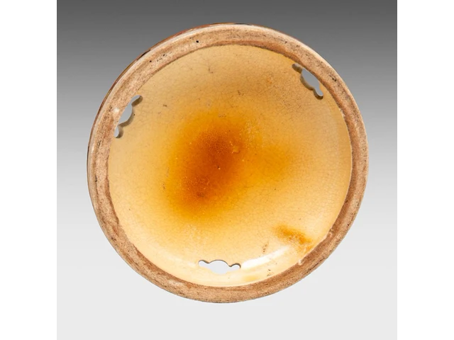 A pair of japanese satsuma ware 'sages in a bamboo grove' vases and a handled censer and lid, both marked, meiji, h 25,5 cm (vases)/ h 13 - l 16,5 cm (censer) - afbeelding 8 van  8