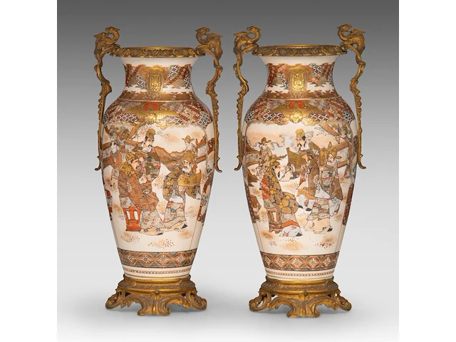 A pair of japanese satsuma ware vases, decorated with scholars gathering in a garden, fixed with bronze mounts, late meiji, total h 55,5 cm - afbeelding 4 van  7