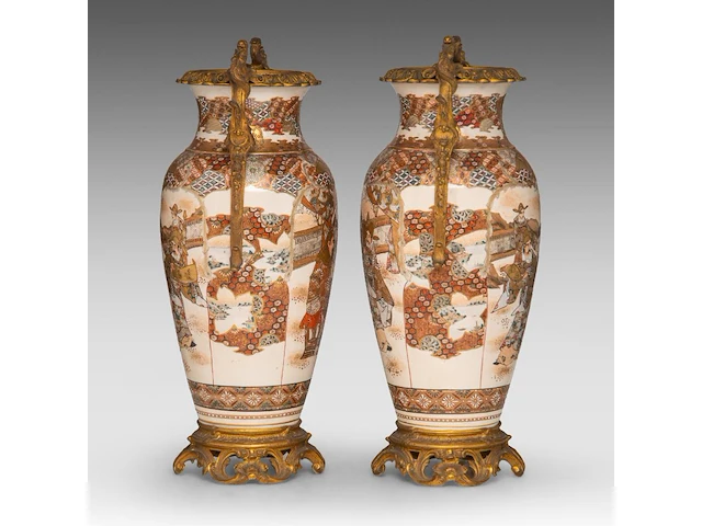 A pair of japanese satsuma ware vases, decorated with scholars gathering in a garden, fixed with bronze mounts, late meiji, total h 55,5 cm - afbeelding 5 van  7