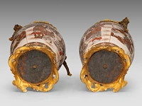 A pair of japanese satsuma ware vases, decorated with scholars gathering in a garden, fixed with bronze mounts, late meiji, total h 55,5 cm - afbeelding 7 van  7