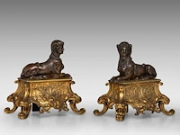 A pair of louis xiv style gilt and patinated bronze sphinx andirons 26.5 x 26.5 cm. (10.42 x 10.42 in.) - afbeelding 2 van  5