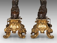 A pair of louis xiv style gilt and patinated bronze sphinx andirons 26.5 x 26.5 cm. (10.42 x 10.42 in.) - afbeelding 3 van  5
