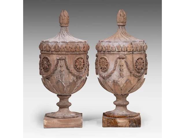 A pair of neoclassical gustavian wooden trophies, 18thc 77 cm. (30.30 in.) - afbeelding 1 van  4