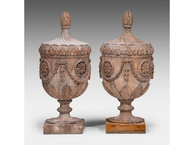 A pair of neoclassical gustavian wooden trophies, 18thc 77 cm. (30.30 in.) - afbeelding 2 van  4