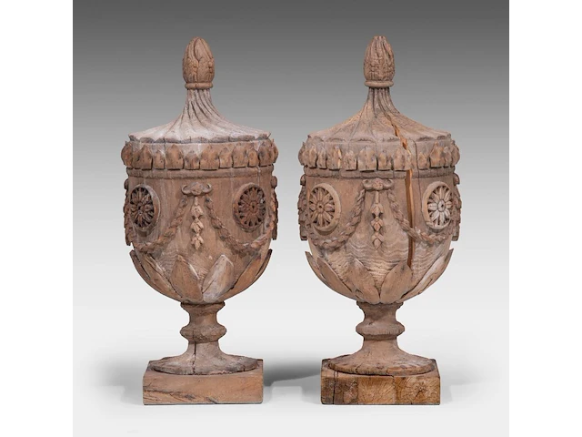 A pair of neoclassical gustavian wooden trophies, 18thc 77 cm. (30.30 in.) - afbeelding 3 van  4