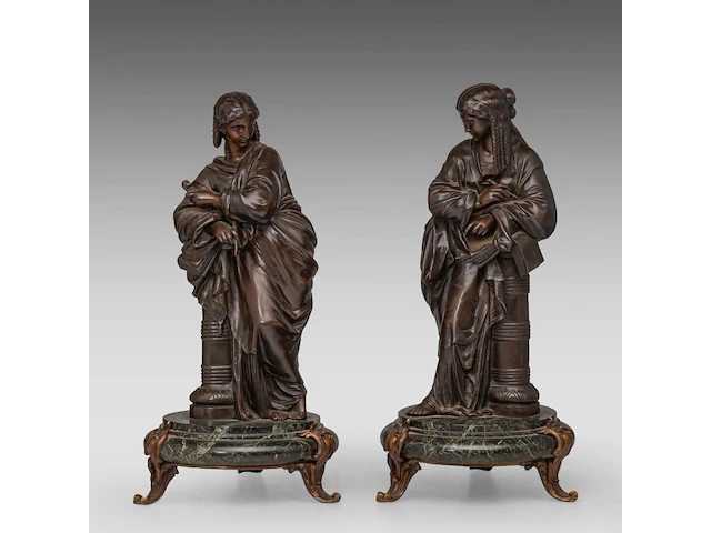 A pair of patinated bronze sculptures of neoclassical beauties, on a vert de mer marble base 40 cm. (15 3/4 in.) - afbeelding 1 van  8