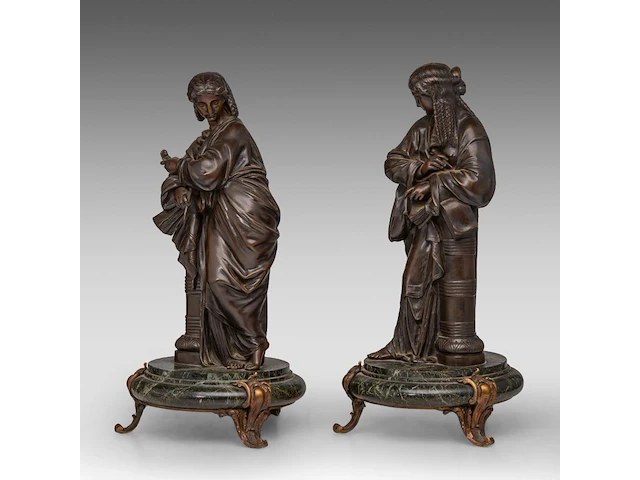 A pair of patinated bronze sculptures of neoclassical beauties, on a vert de mer marble base 40 cm. (15 3/4 in.) - afbeelding 2 van  8
