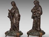 A pair of patinated bronze sculptures of neoclassical beauties, on a vert de mer marble base 40 cm. (15 3/4 in.) - afbeelding 2 van  8
