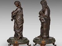 A pair of patinated bronze sculptures of neoclassical beauties, on a vert de mer marble base 40 cm. (15 3/4 in.) - afbeelding 3 van  8