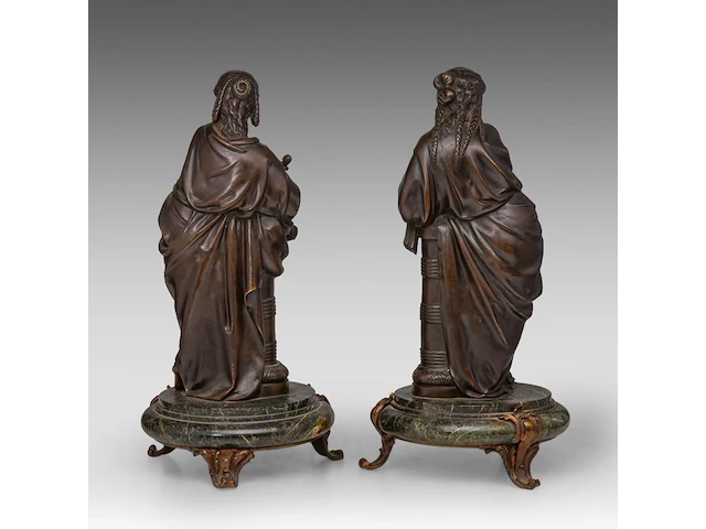 A pair of patinated bronze sculptures of neoclassical beauties, on a vert de mer marble base 40 cm. (15 3/4 in.) - afbeelding 4 van  8