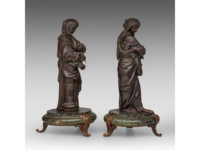 A pair of patinated bronze sculptures of neoclassical beauties, on a vert de mer marble base 40 cm. (15 3/4 in.) - afbeelding 5 van  8