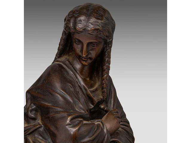 A pair of patinated bronze sculptures of neoclassical beauties, on a vert de mer marble base 40 cm. (15 3/4 in.) - afbeelding 7 van  8
