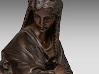 A pair of patinated bronze sculptures of neoclassical beauties, on a vert de mer marble base 40 cm. (15 3/4 in.) - afbeelding 7 van  8