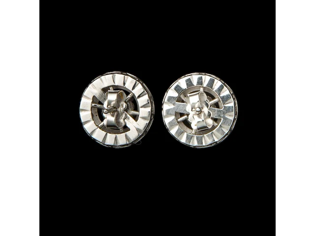 A pair of platinum earrings, set with brilliant-cut diamonds, ø 1,4 cm, total weight: ca 7,3 g - afbeelding 3 van  3
