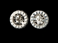 A pair of platinum earrings, set with brilliant-cut diamonds, ø 1,4 cm, total weight: ca 7,3 g - afbeelding 3 van  3