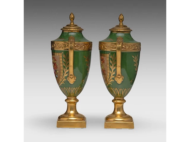 A pair of polychrome and gilt limoges porcelain vases and covers, decorated with hand-painted flowers 42 cm. (16.53 in.) - afbeelding 2 van  6