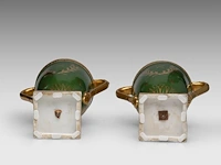 A pair of polychrome and gilt limoges porcelain vases and covers, decorated with hand-painted flowers 42 cm. (16.53 in.) - afbeelding 6 van  6