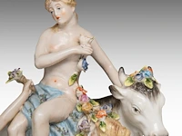 A pair of polychrome decorated saxony porcelain figurines of europa and the bull, marked dresden 26.5 x 24 cm. (10.42 x 9.44 in.) - afbeelding 2 van  12