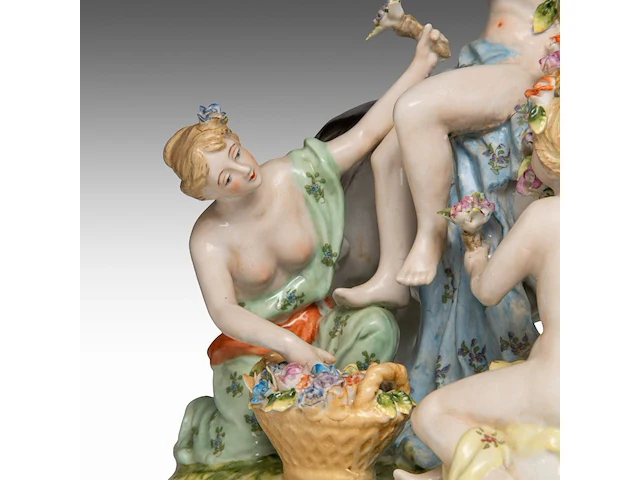 A pair of polychrome decorated saxony porcelain figurines of europa and the bull, marked dresden 26.5 x 24 cm. (10.42 x 9.44 in.) - afbeelding 3 van  12