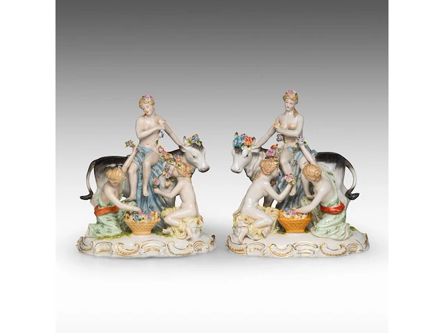 A pair of polychrome decorated saxony porcelain figurines of europa and the bull, marked dresden 26.5 x 24 cm. (10.42 x 9.44 in.) - afbeelding 1 van  12