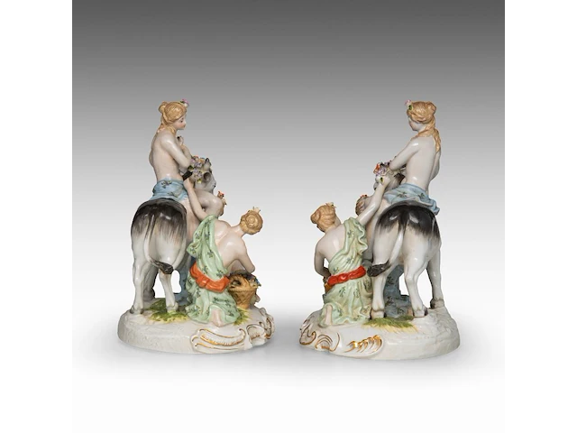 A pair of polychrome decorated saxony porcelain figurines of europa and the bull, marked dresden 26.5 x 24 cm. (10.42 x 9.44 in.) - afbeelding 6 van  12