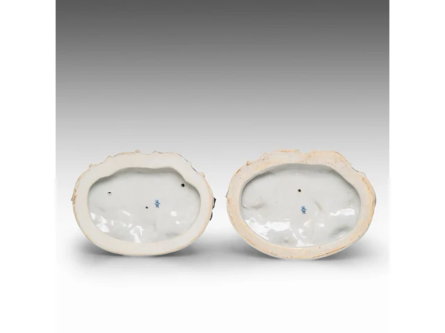 A pair of polychrome decorated saxony porcelain figurines of europa and the bull, marked dresden 26.5 x 24 cm. (10.42 x 9.44 in.) - afbeelding 10 van  12