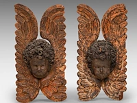 A pair of polychrome wooden sculptures of angel heads, 17thc 41 cm. (16.14 in.)