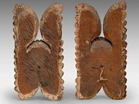 A pair of polychrome wooden sculptures of angel heads, 17thc 41 cm. (16.14 in.) - afbeelding 5 van  5