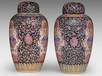 A pair of rare chinese famille rose 'amitayus' ginger jars and covers, late 19thc, total h 40,5 cm - afbeelding 2 van  8